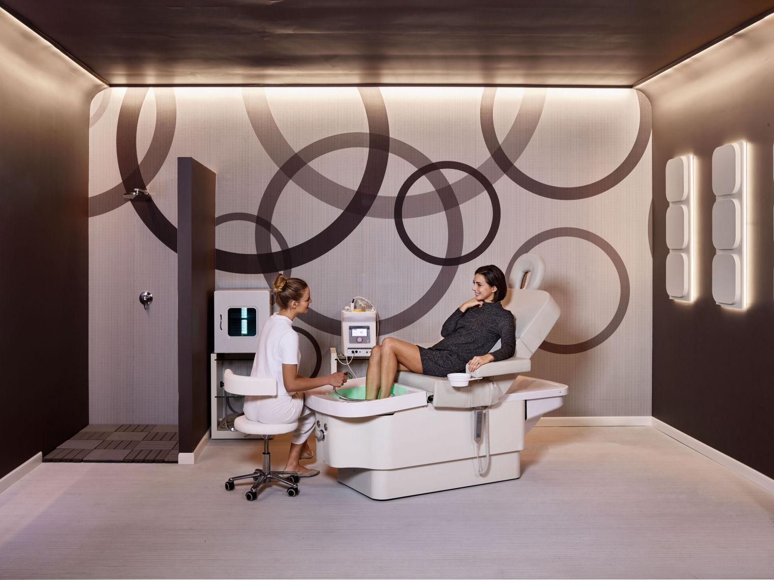 Многофункциональная кушетка Shirobody с душем TOTAL BODY картинки  Nilo Spa Design TOTAL BODY
