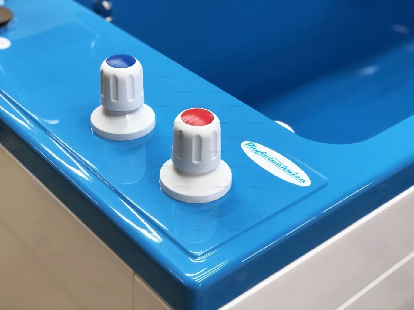 Ванна водолечебная «Оккервиль» с плоским дном для подводного душ-массажа  Physiotechnica