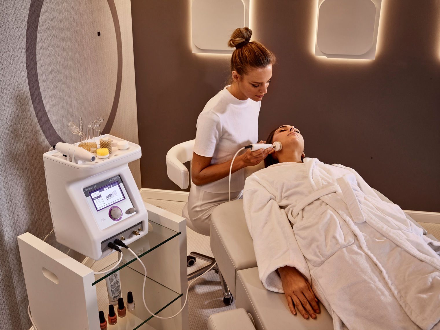 Многофункциональная кушетка Shirobody с душем TOTAL BODY картинки  Nilo Spa Design TOTAL BODY